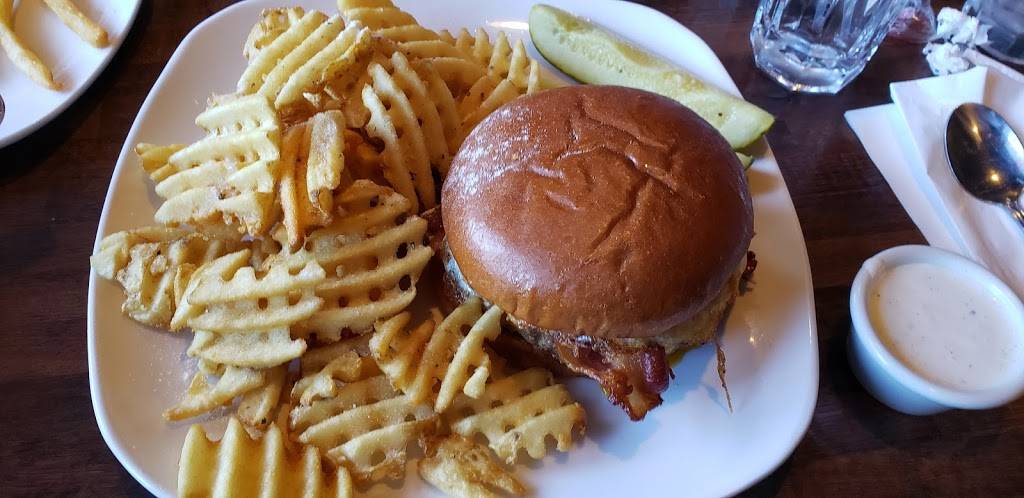 Crave Kitchen & Cocktails | restaurant | 64400 Van Dyke, Washington, MI 48095, USA | 5867526505 OR +1 586-752-6505