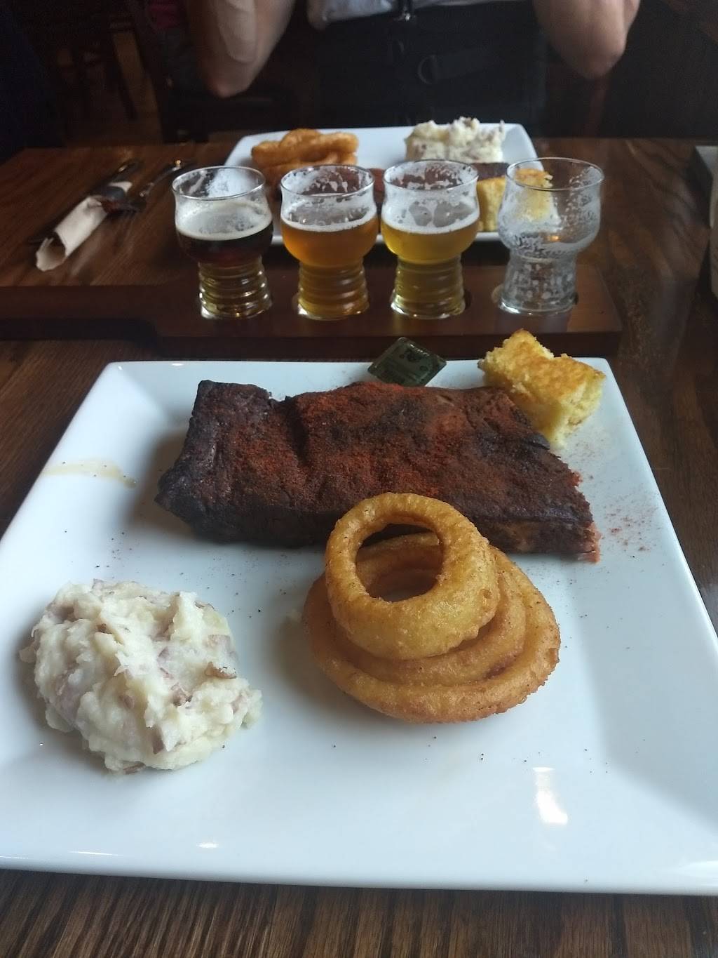 Double S Smokehouse | restaurant | 49 Oakland Ave, Warwick, NY 10990, USA | 8453248522 OR +1 845-324-8522