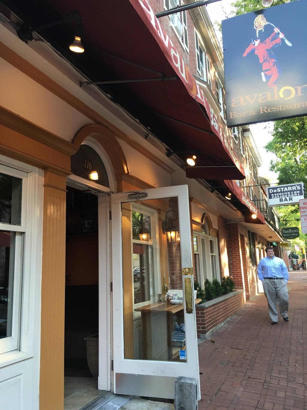 Bar Avalon | restaurant | 116 E Gay St, West Chester, PA 19380, USA | 6104364100 OR +1 610-436-4100