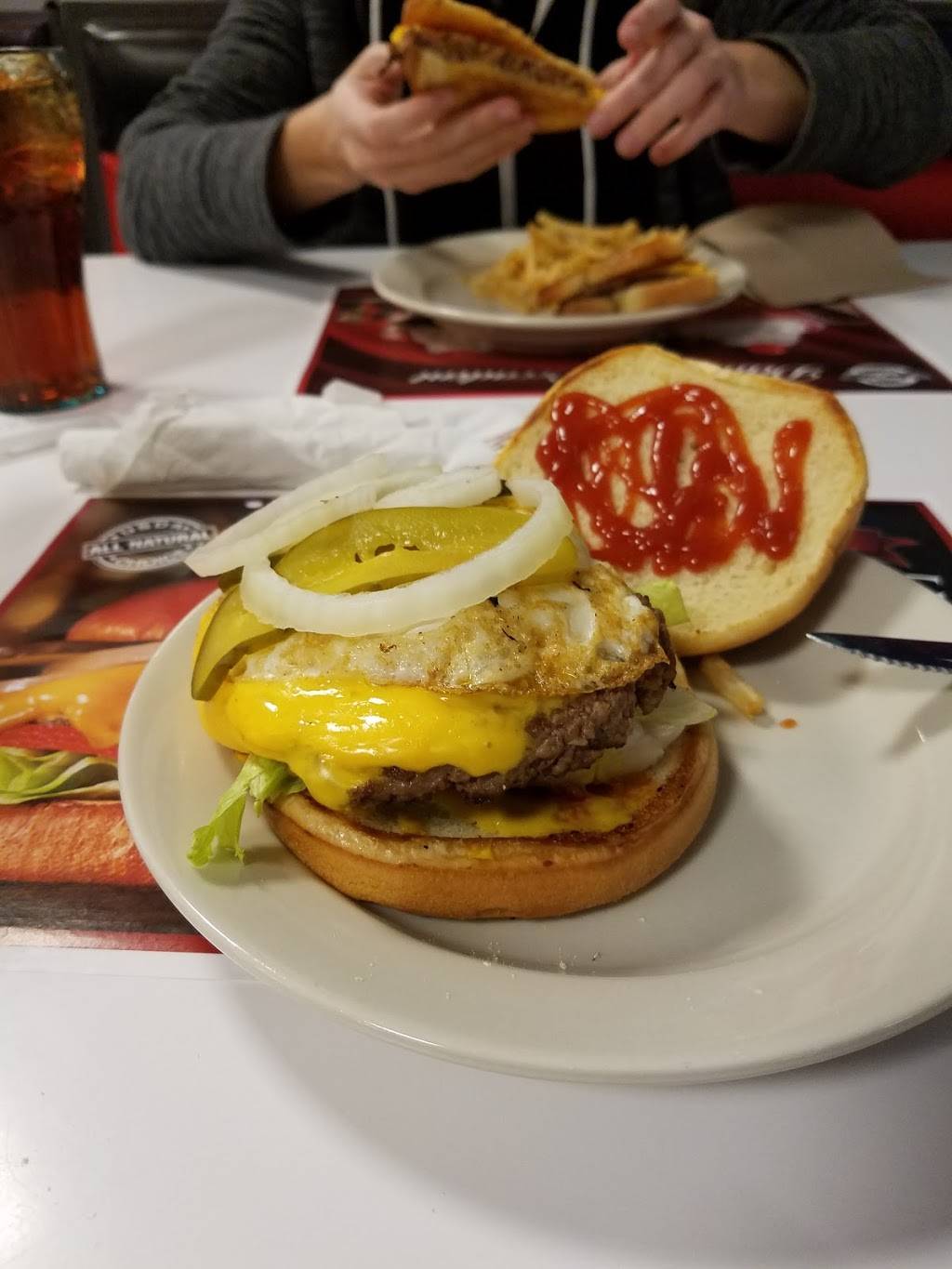 Steak n Shake | restaurant | 10330 Cascade Crossing, Brooklyn, OH 44144, USA | 2162670859 OR +1 216-267-0859