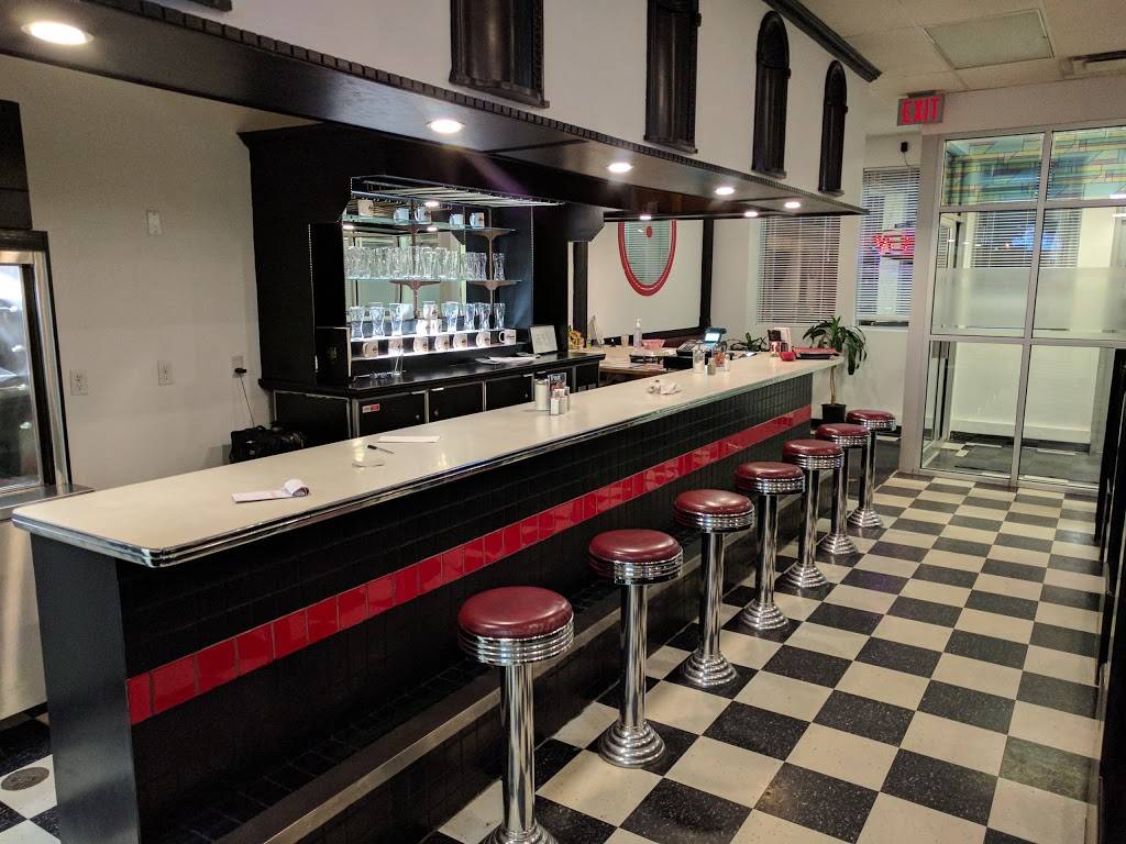 Bullseye Family Restaurant | restaurant | 125 Stewart Blvd, Brockville, ON K6V 4W4, Canada | 6133455733 OR +1 613-345-5733