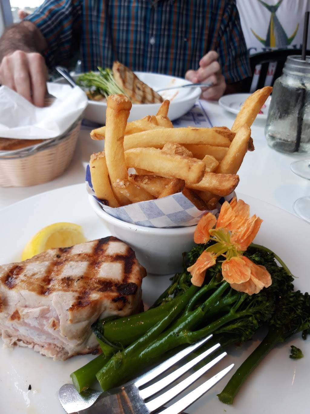 Flying Bridge Restaurant | restaurant | 220 Scranton Ave, Falmouth, MA 02540, USA | 5085482700 OR +1 508-548-2700