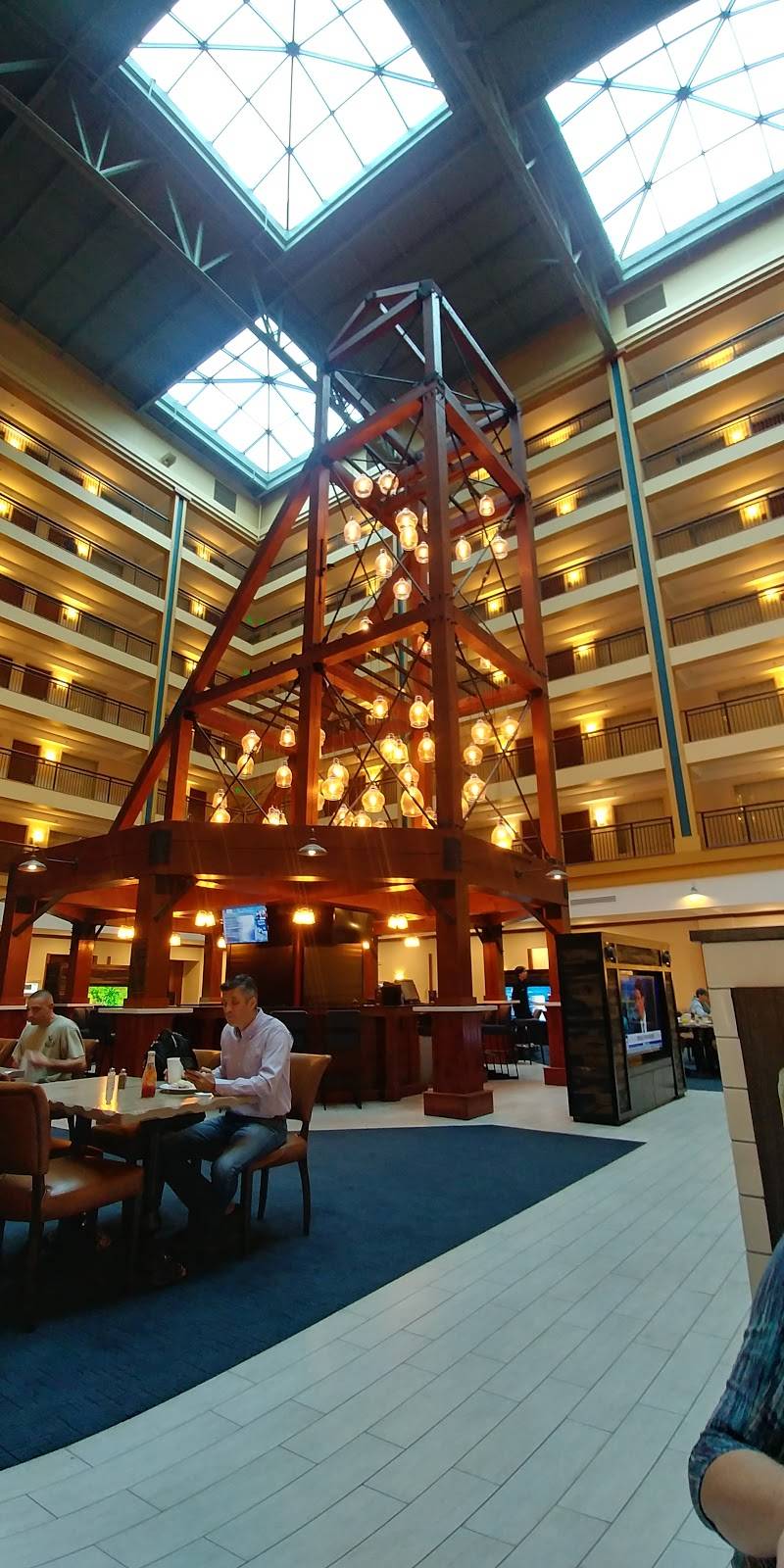 Claim Bar & Restaurant | restaurant | 7001 Yampa St, Denver, CO 80249, USA | 3035743000 OR +1 303-574-3000