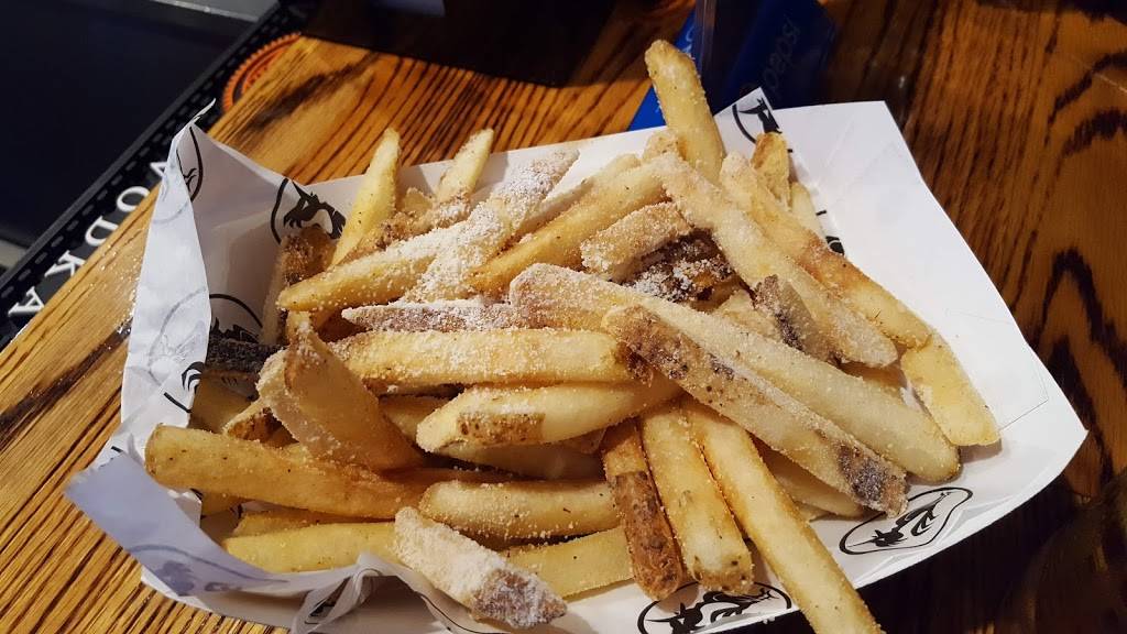 Boneheads Live | restaurant | 36 Water St, Fall River, MA 02721, USA | 5082319464 OR +1 508-231-9464