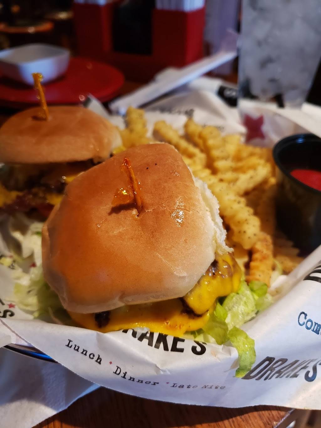 Drakes | restaurant | 3921 Summit Plaza Dr, Louisville, KY 40241, USA | 5023843921 OR +1 502-384-3921