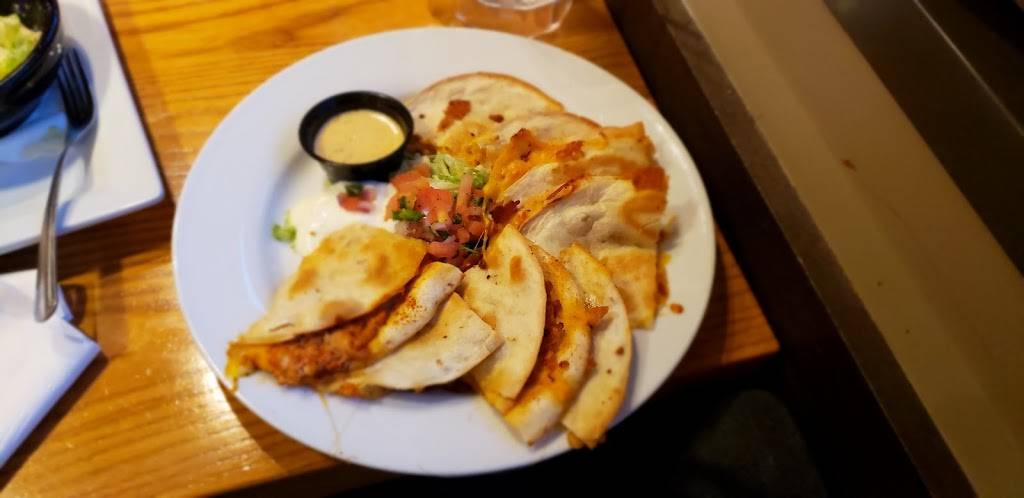 Chilis Grill & Bar | meal takeaway | 15147 Wards Rd, Lynchburg, VA 24502, USA | 4342371252 OR +1 434-237-1252