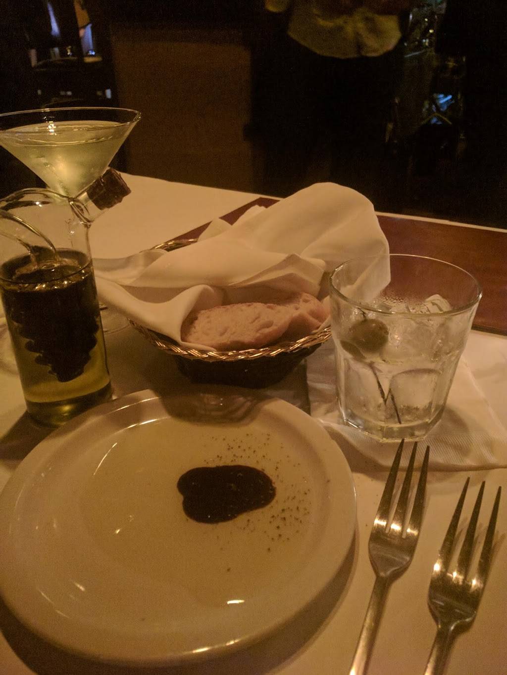 Carmines Restaurant & Bar | restaurant | 10463 Santa Monica Blvd, Los Angeles, CA 90025, USA | 3104414706 OR +1 310-441-4706