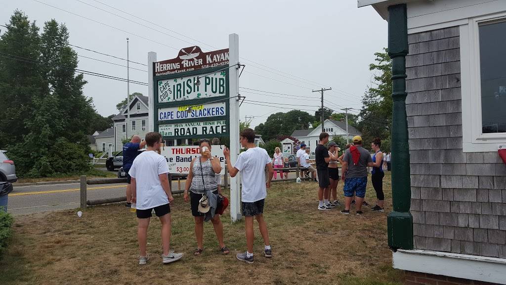 Cape Cods Irish Pub | night club | 126 Main St, West Harwich, MA 02671, USA | 5084328808 OR +1 508-432-8808