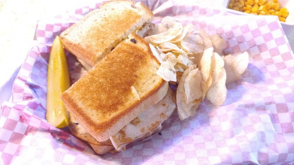 The Ville Pub & Grill | restaurant | 2300 Woodland Ave, Coffeyville, KS 67337, USA | 6202516680 OR +1 620-251-6680