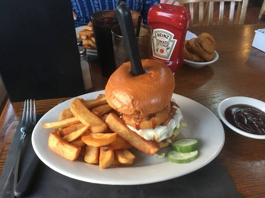 Brodies Seaport | restaurant | 215 Derby St, Salem, MA 01970, USA | 9785948490 OR +1 978-594-8490