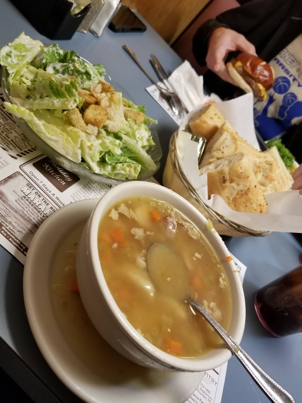 Holiday Kitchen | restaurant | 1605 S Stephenson Ave, Iron Mountain, MI 49801, USA | 9067763287 OR +1 906-776-3287