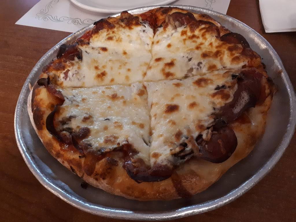 Restaurant Cals Pizza | restaurant | 6193 Boulevard Labelle, Val-Morin, QC J0T 2R0, Canada | 8193226421 OR +1 819-322-6421