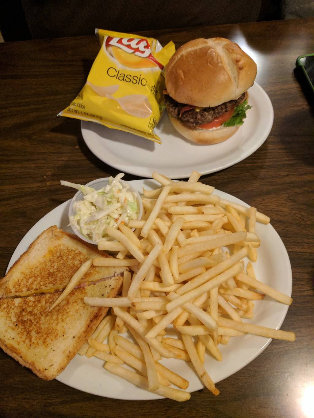 Canipe Brothers Bar & Grill | restaurant | 2104 Angus Rd, Charlottesville, VA 22901, USA | 4342936333 OR +1 434-293-6333