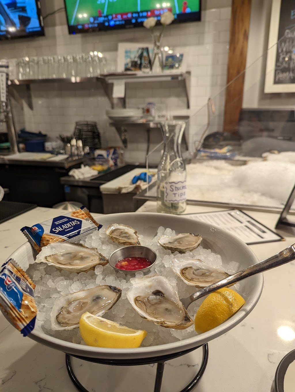 Shucks Tavern | restaurant | 414 21st St, Galveston, TX 77550, USA | 4094441700 OR +1 409-444-1700