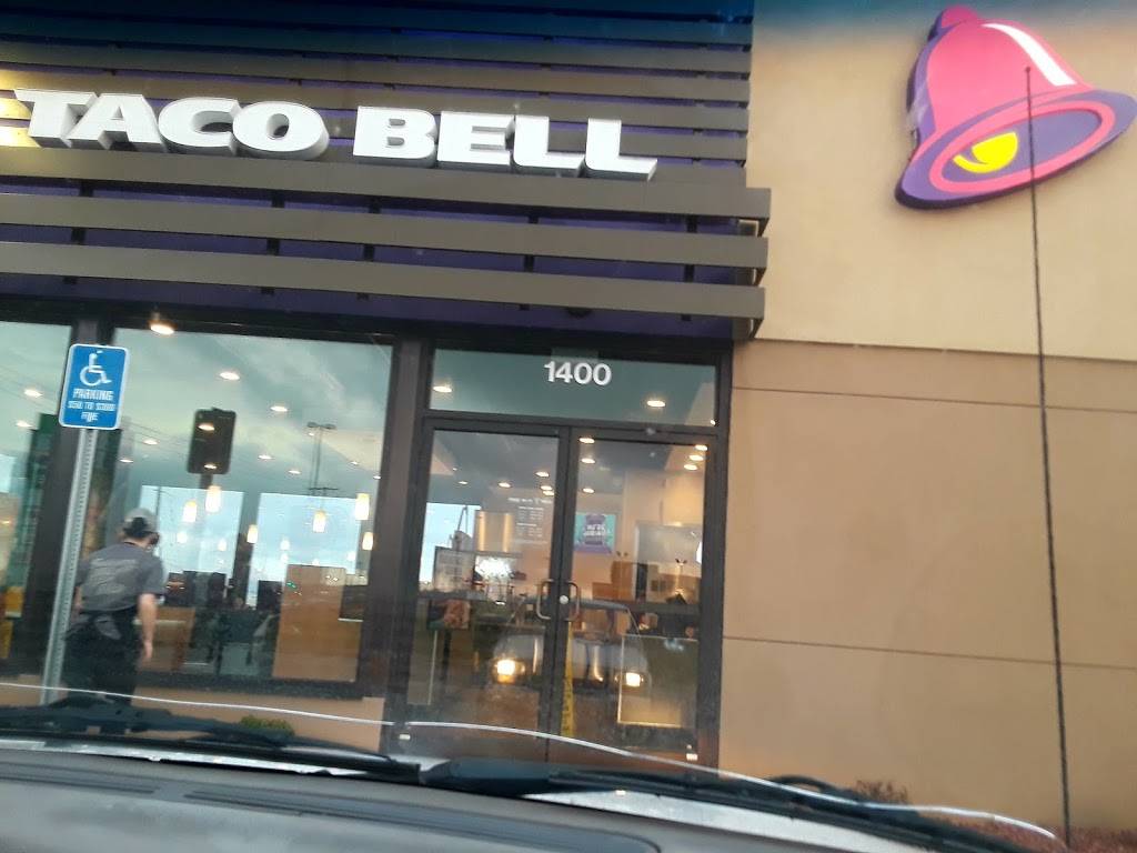 Taco Bell | meal takeaway | 1400 S State St, Jerseyville, IL 62052, USA | 6184984883 OR +1 618-498-4883