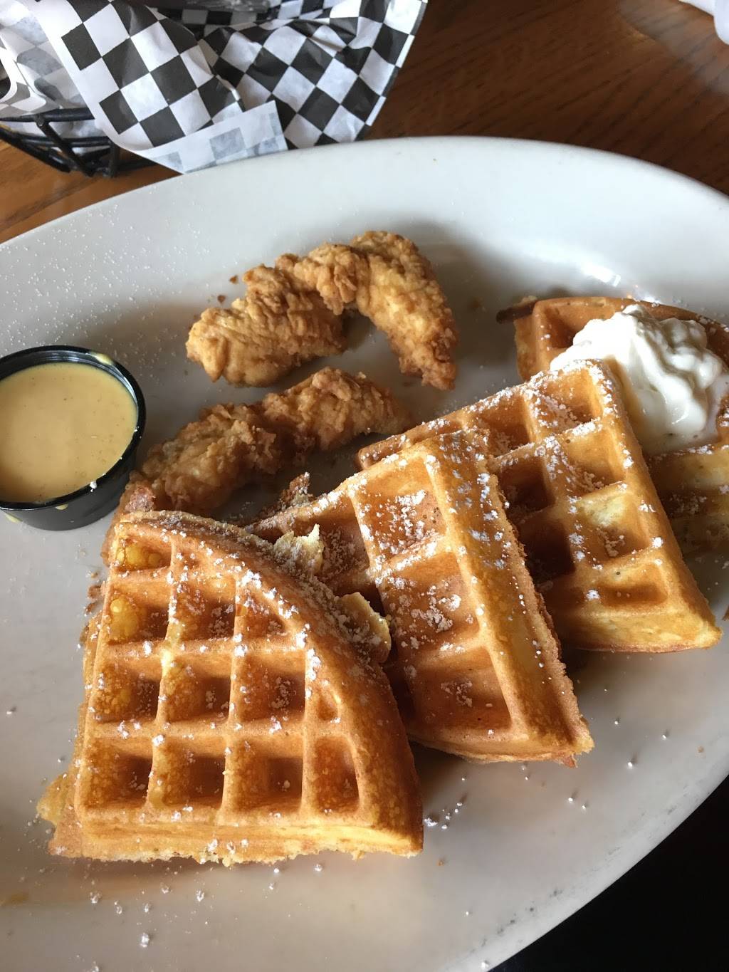 The Original Copper Cellar Restaurant | restaurant | 1807 Cumberland Ave, Knoxville, TN 37916, USA | 8656733411 OR +1 865-673-3411