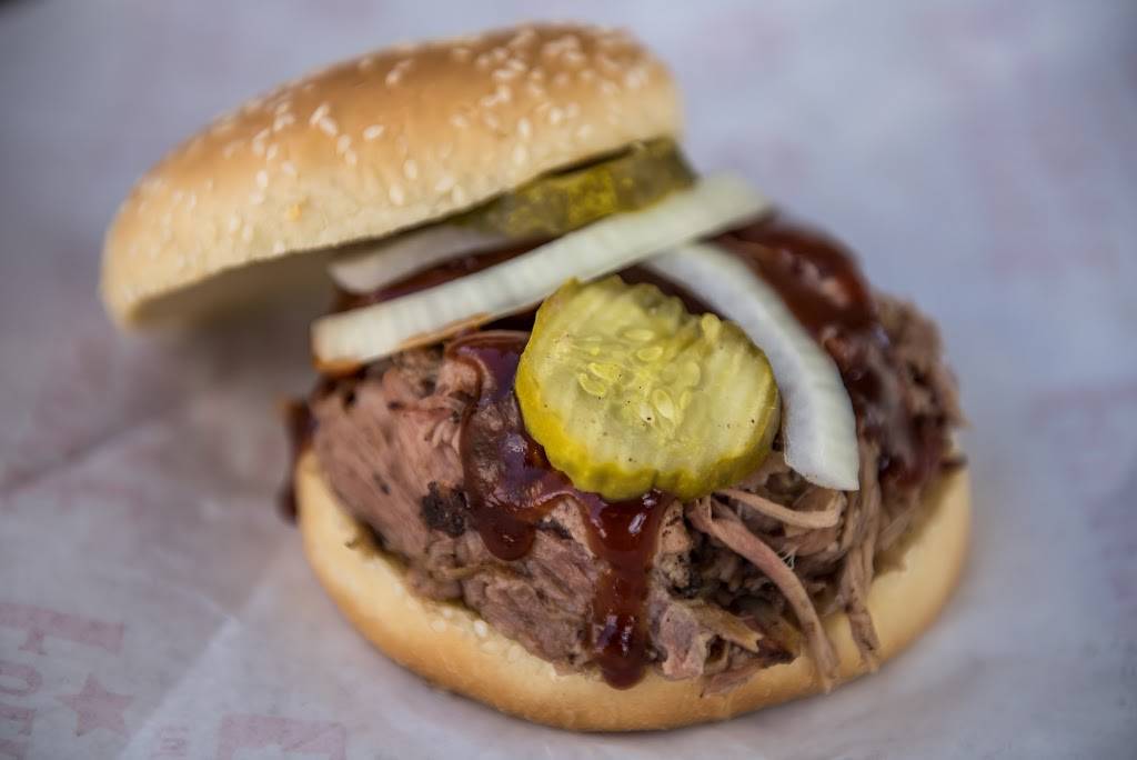 Full Service BBQ | restaurant | 10248 Kingston Pike, Knoxville, TN 37922, USA | 8658886990 OR +1 865-888-6990