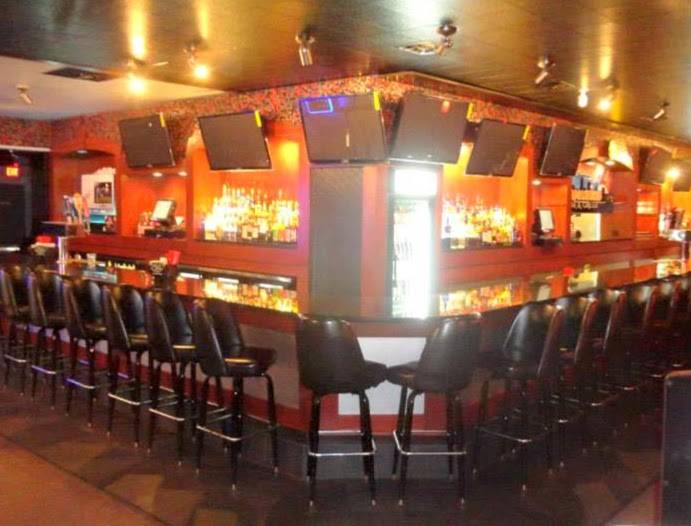 Sports Fanatics Bar & Grille | restaurant | 31640 Vine St, Willowick, OH 44095, USA | 4403470980 OR +1 440-347-0980