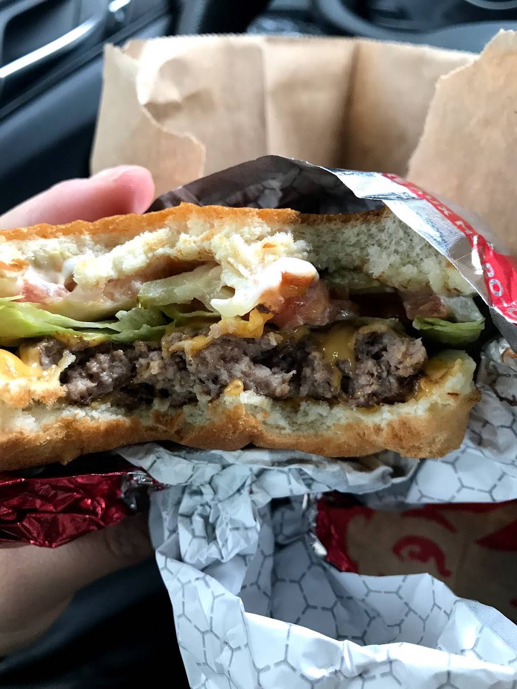 Wendys | restaurant | 1590 Huron Church Rd, Windsor, ON N9C 2L1, Canada | 5192544406 OR +1 519-254-4406