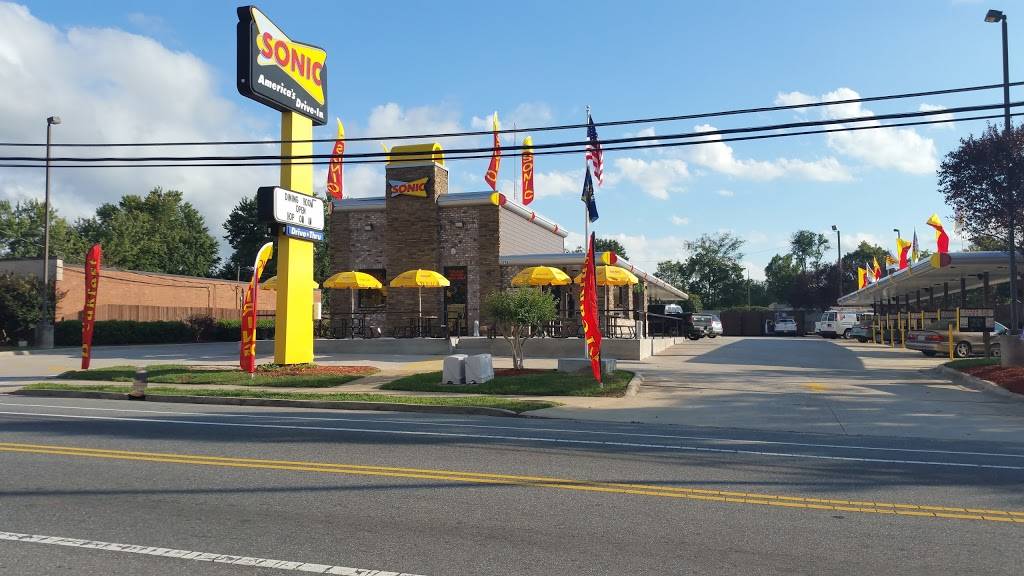 Sonic Drive-In | restaurant | 1715 Spring Garden St, Greensboro, NC 27403, USA | 3363700902 OR +1 336-370-0902