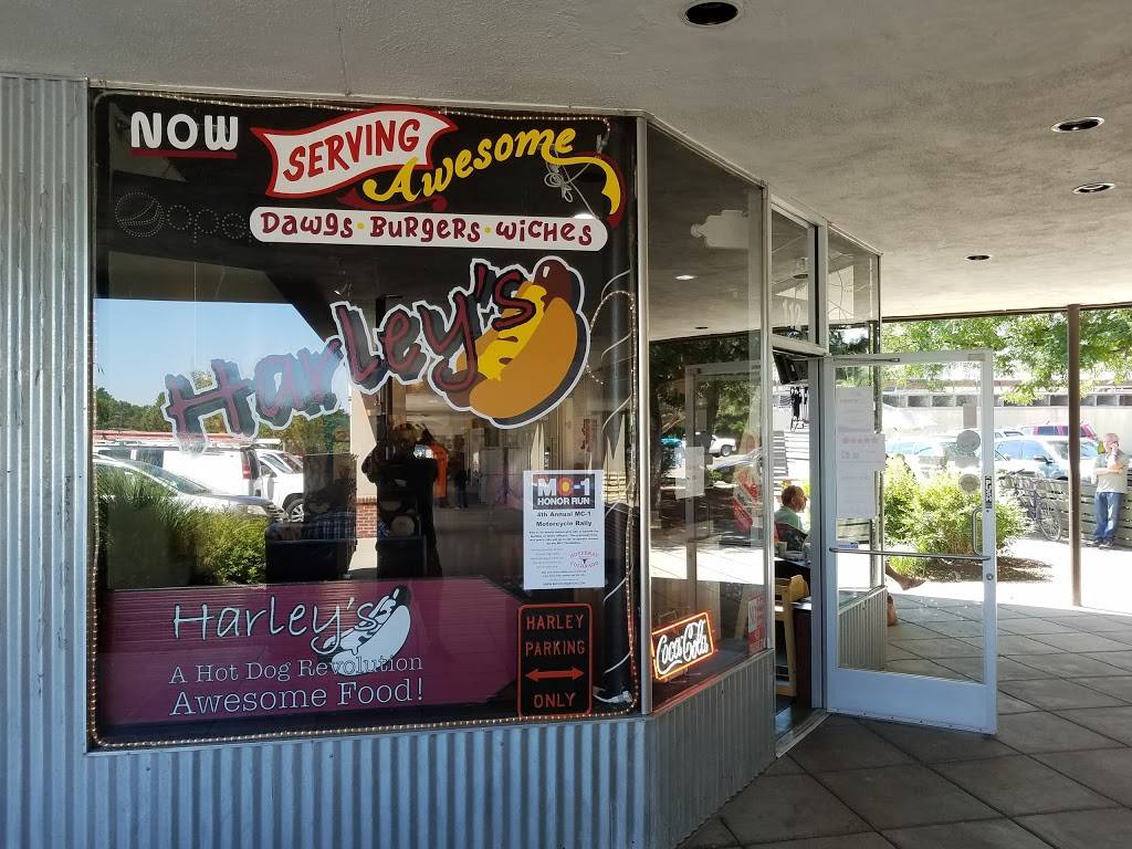 Harleys A Hot Dog Revolution | restaurant | 1500 W Littleton Blvd, Littleton, CO 80120, USA | 7202369617 OR +1 720-236-9617