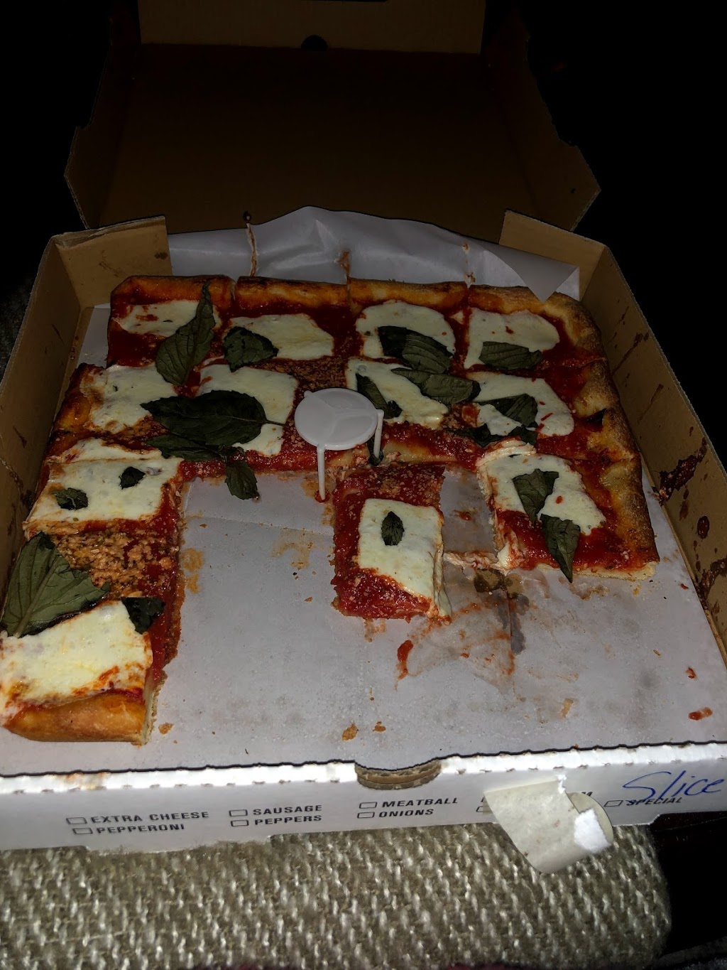 Randazzos Pizzeria | meal delivery | 1826 South St, Philadelphia, PA 19146, USA | 2155461566 OR +1 215-546-1566