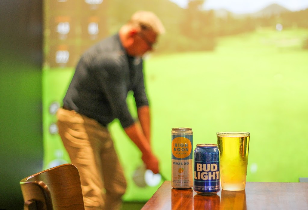 LiveGolf Studios at Muskegon Country Club | restaurant | 2801 Lakeshore Dr, Muskegon, MI 49441, USA | 2317553737 OR +1 231-755-3737