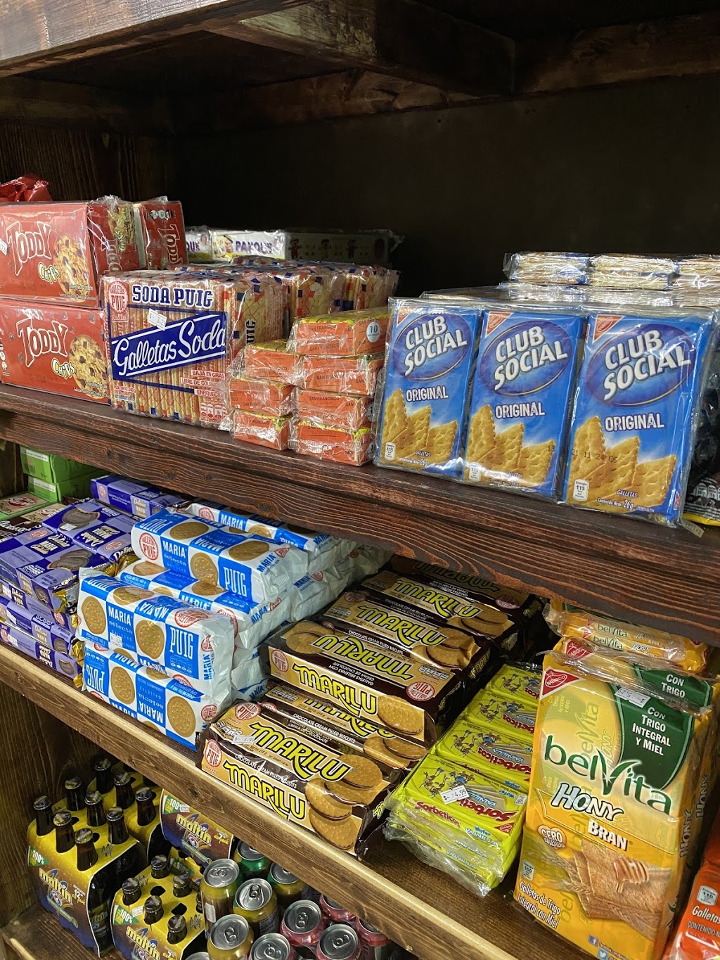 Naiboa Latin Store | restaurant | 3349 N Clark St, Chicago, IL 60657, USA | 7736977043 OR +1 773-697-7043