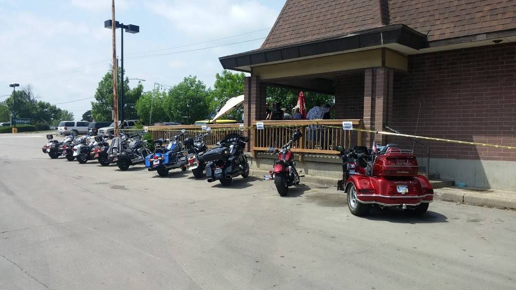 The Pour House Bar and Grill | restaurant | 7405 Nieman Rd, Shawnee, KS 66214, USA | 9133220580 OR +1 913-322-0580