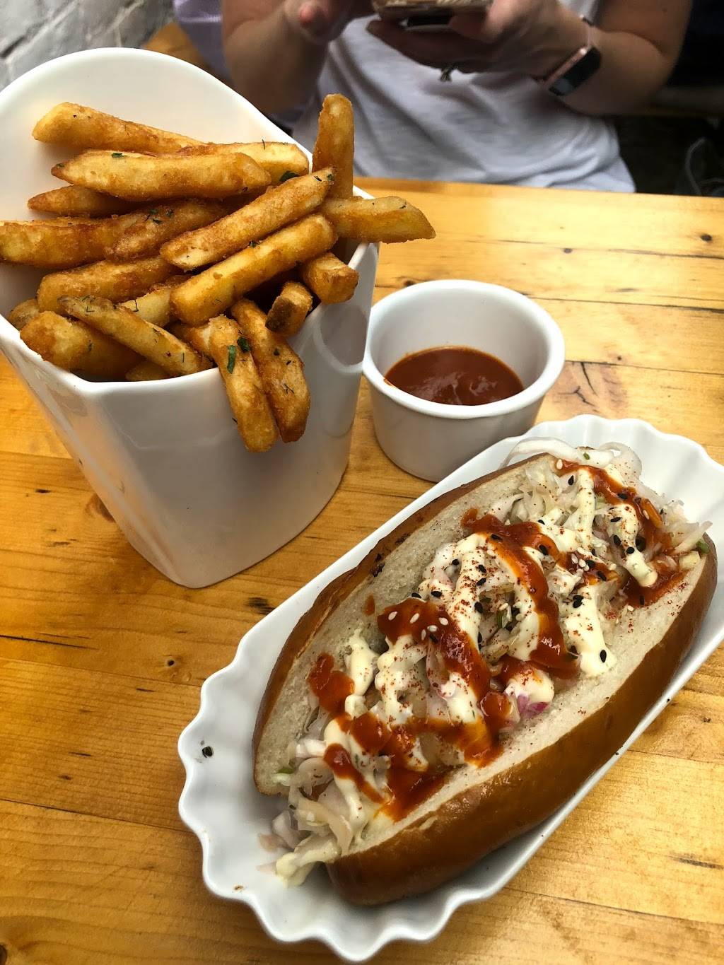 Dacha Beer Garden | restaurant | 1600 7th St NW, Washington, DC 20001, USA | 2023509888 OR +1 202-350-9888