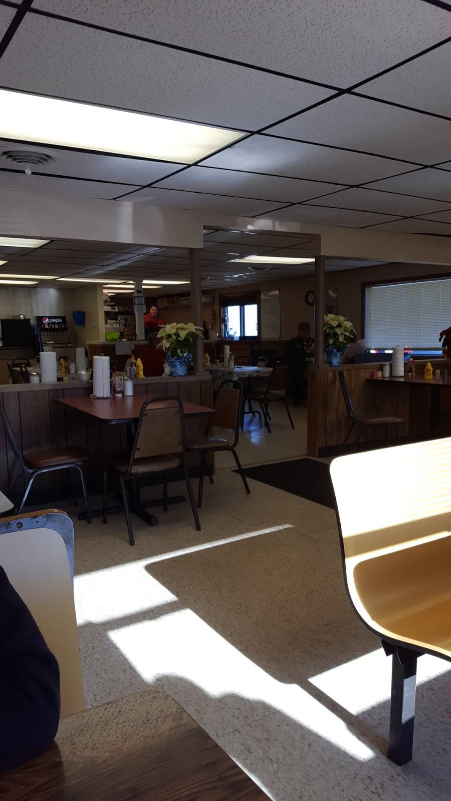 Cardinal Restaurant | restaurant | 108 E Wabash St, Norris City, IL 62869, USA | 6183782300 OR +1 618-378-2300