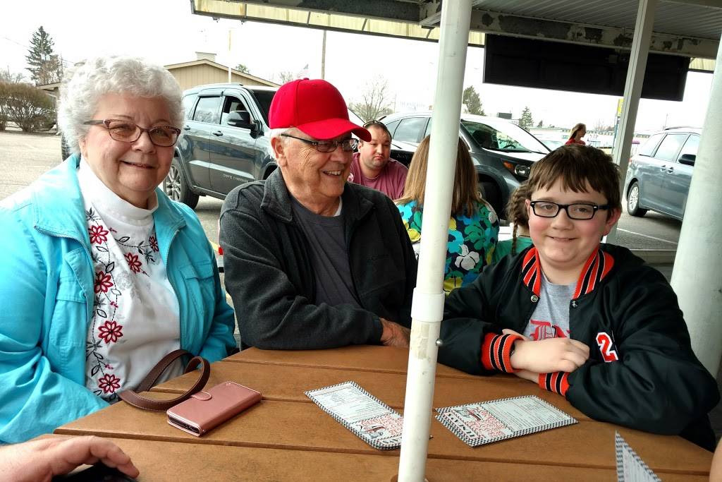 Fundays, The Root Beer Stand | restaurant | 1345 4th St NW, New Philadelphia, OH 44663, USA | 3303438856 OR +1 330-343-8856