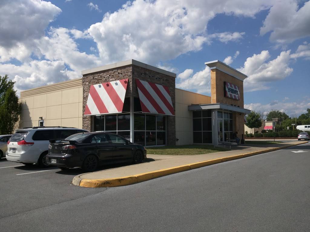TGI Fridays | restaurant | 180 Crooked Run Plaza, Front Royal, VA 22630, USA | 5406354198 OR +1 540-635-4198