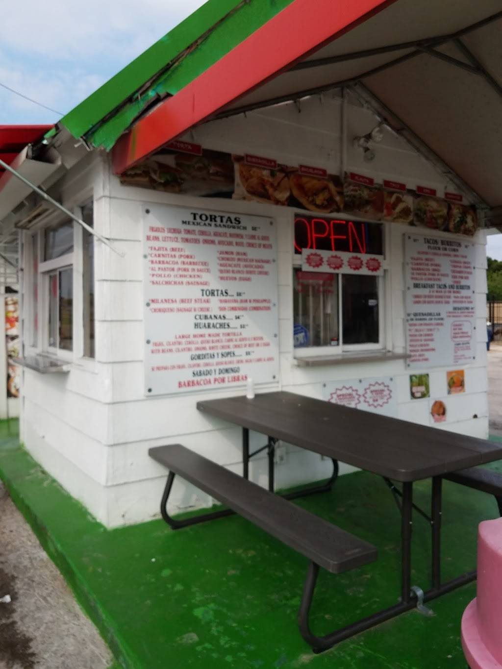 Dannys Tortas Y Tacos | restaurant | 3736 Marvin D Love Fwy, Dallas, TX 75224, USA | 2143752860 OR +1 214-375-2860