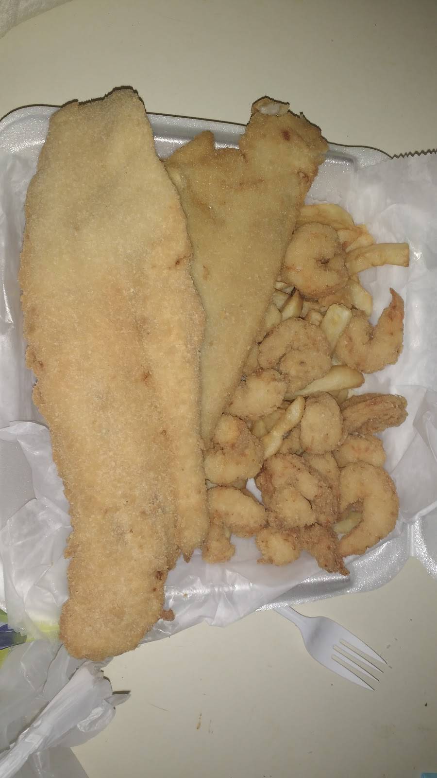 East Maine Fish & Chips | restaurant | 312 Putnam St, Bridgeport, CT 06608, USA | 2033665561 OR +1 203-366-5561