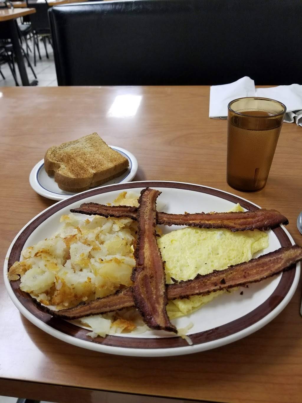 Snack Time Family Restaurant | restaurant | 1010 6th St, Nevada, IA 50201, USA | 5153825254 OR +1 515-382-5254