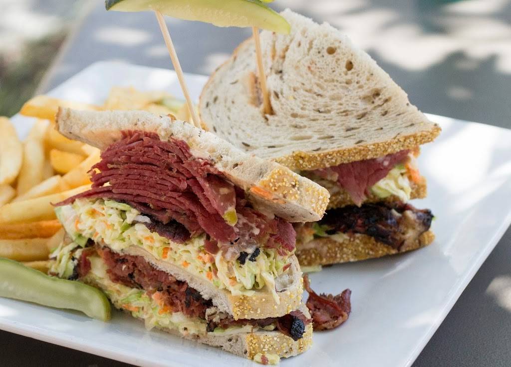 The Backyard Grub n Brews | restaurant | 26509 Golden Valley Rd, Santa Clarita, CA 91350, USA | 6612861165 OR +1 661-286-1165