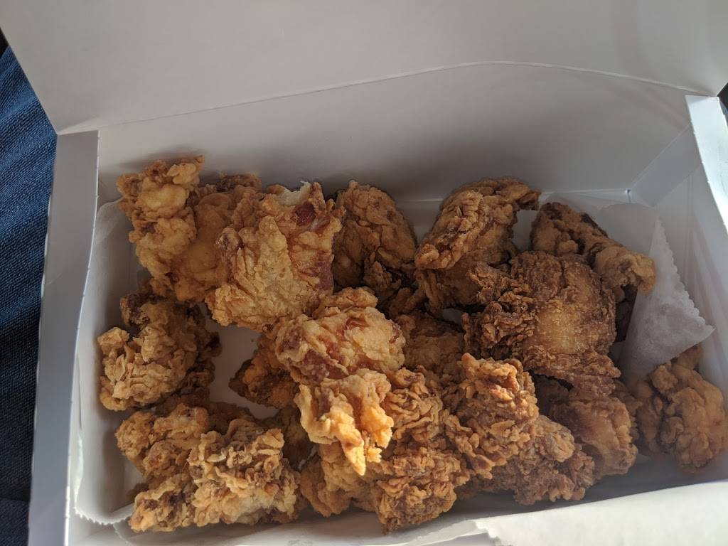 HNT Chicken | restaurant | 477 Franklin Mills Cir, Philadelphia, PA 19154, USA | 2156374800 OR +1 215-637-4800