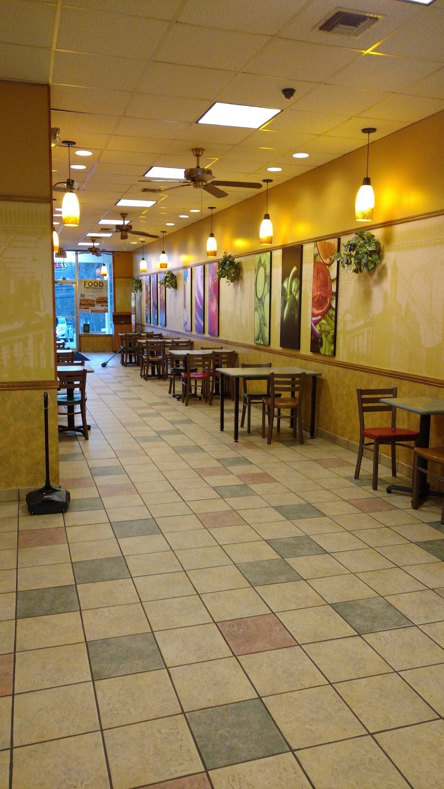 Subway | restaurant | 28 Norwich Ave, Norwich, CT 06360, USA | 8608897160 OR +1 860-889-7160
