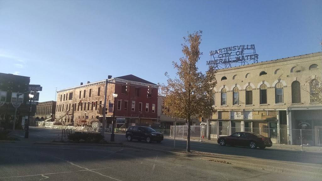 Downtown Martinsville | restaurant | 10 E Washington St, Martinsville, IN 46151, USA | 7653422449 OR +1 765-342-2449