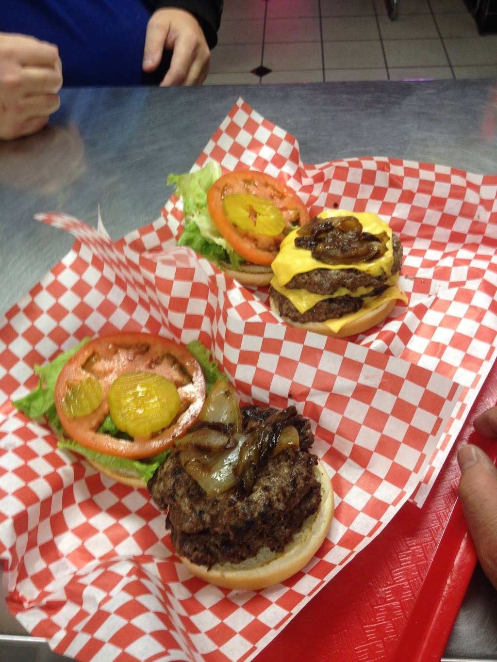 Strats | restaurant | 231 North Ave, Villa Park, IL 60181, USA | 6308320435 OR +1 630-832-0435