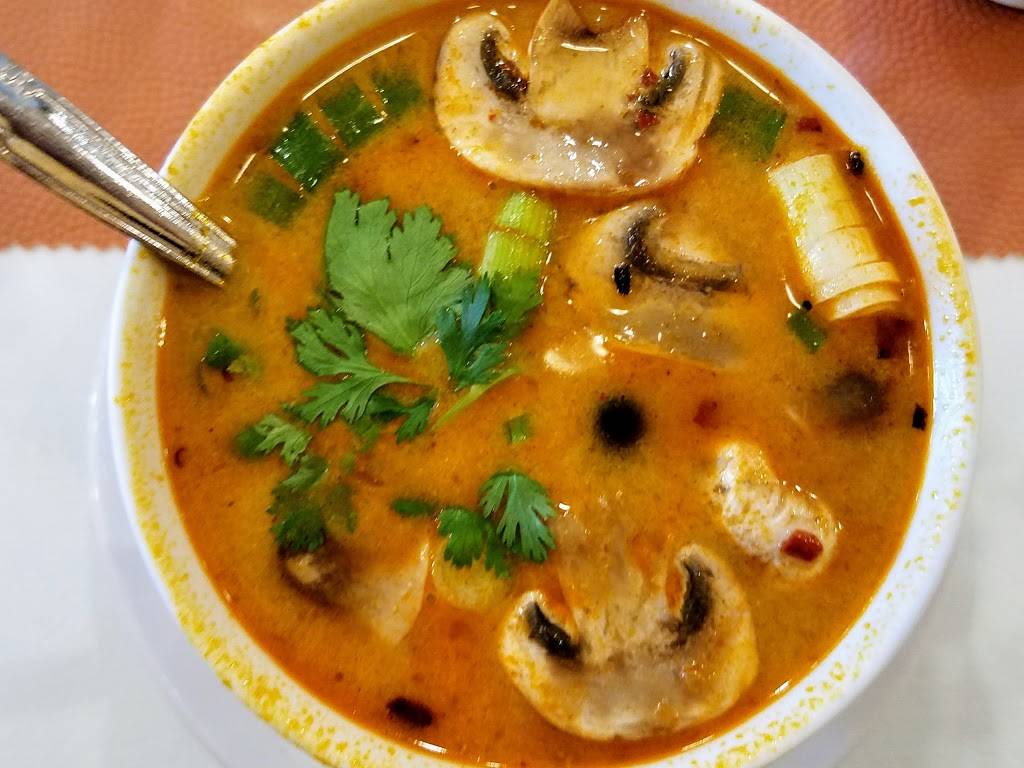 Krystal Thai | restaurant | 230 W Virginia St, Crystal Lake, IL 60014, USA | 8154440004 OR +1 815-444-0004