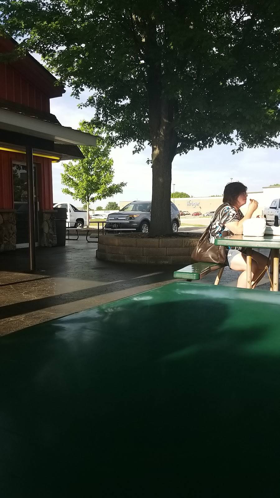 Jaenickes Drive In | restaurant | 605 Armour Rd, Bourbonnais, IL 60914, USA | 8159322884 OR +1 815-932-2884