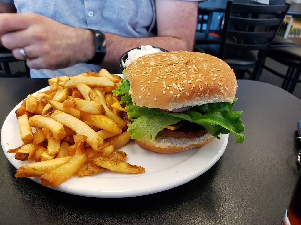 Beamsville Fish & Chips | restaurant | 5001 Greenlane, Beamsville, ON L0R 1B3, Canada | 9055630344 OR +1 905-563-0344