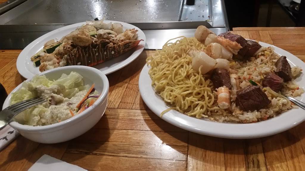 Fujis Grill & Sushi | restaurant | 305 SE Chkalov Dr # 105, Vancouver, WA 98683, USA | 3608964899 OR +1 360-896-4899