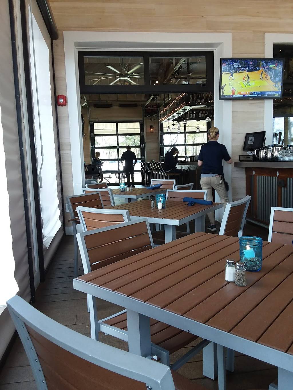 Smoke on the Water | restaurant | 3704 Watercraft Ferry Ave, Wilmington, NC 28412, USA | 9108335069 OR +1 910-833-5069