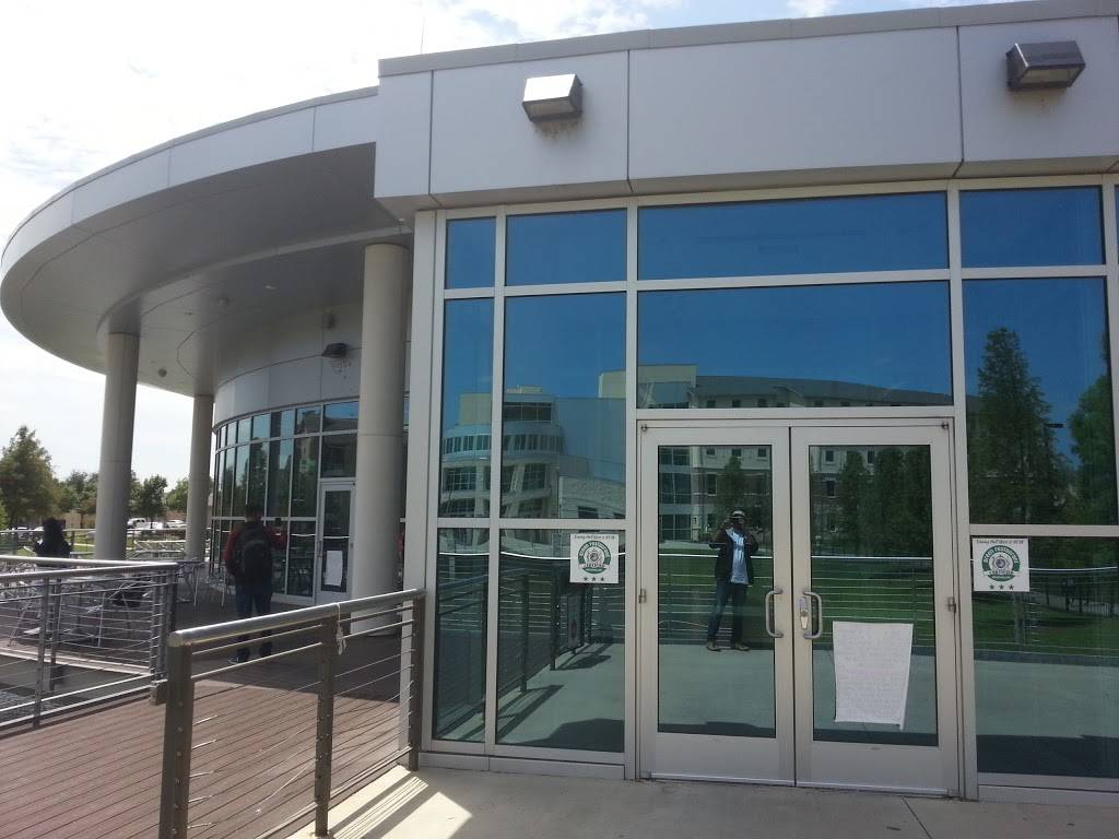 Dining Hall West | restaurant | 800 W Campbell Rd, Richardson, TX 75080, USA | 9728836248 OR +1 972-883-6248