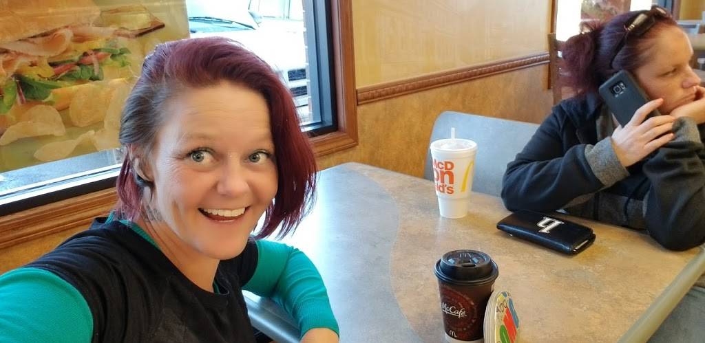 Subway | restaurant | 305 W College St, Columbiana, AL 35051, USA | 2056691458 OR +1 205-669-1458