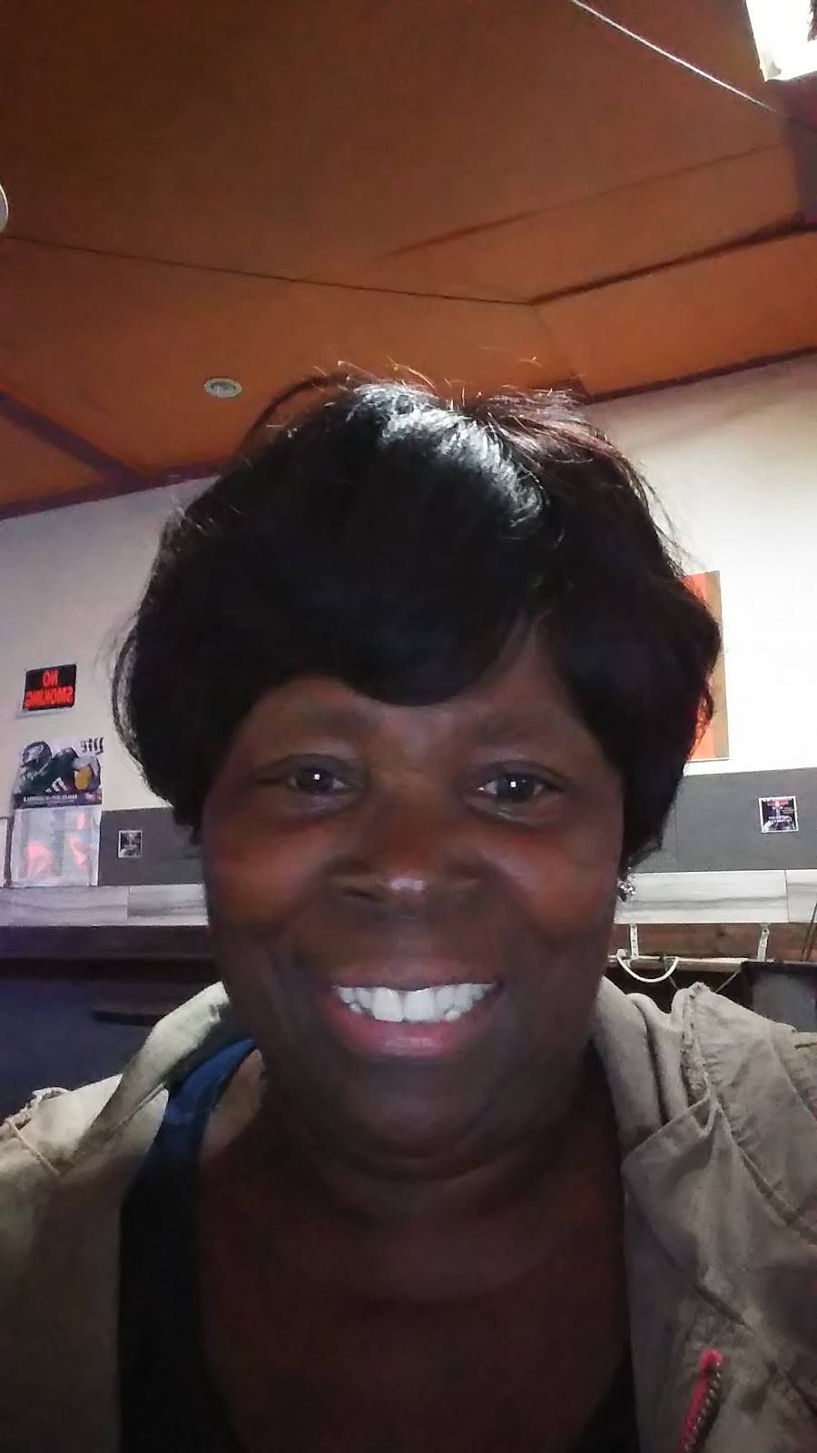 Rockys Breakfast & Lunch | restaurant | 6208 Woodland Ave, Philadelphia, PA 19142, USA | 2157291126 OR +1 215-729-1126