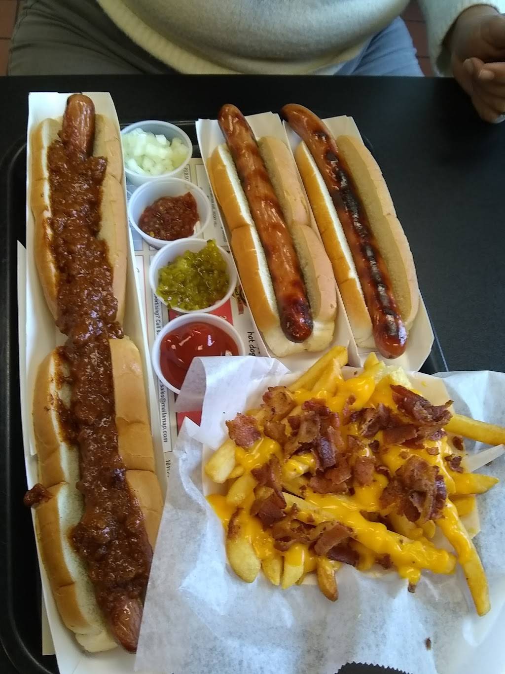 Doogies | restaurant | 2525 Berlin Turnpike, Newington, CT 06111, USA | 8606663647 OR +1 860-666-3647